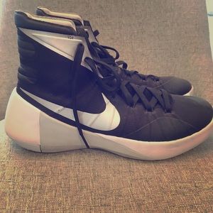 Women’s Nike Hyperdunk 2015